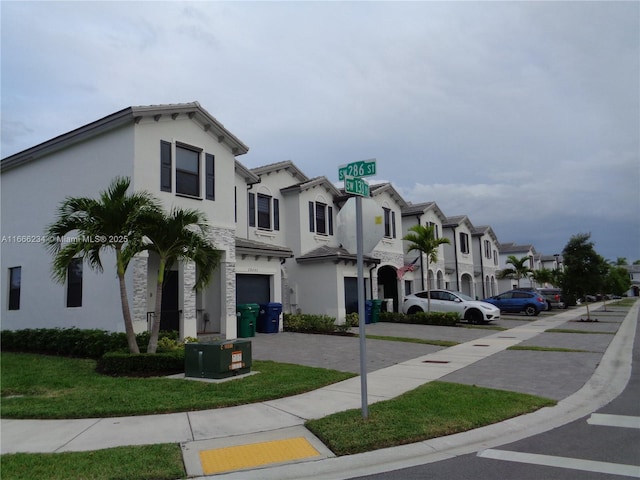 view of front facade featuring a garage