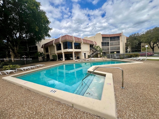 view of swimming pool