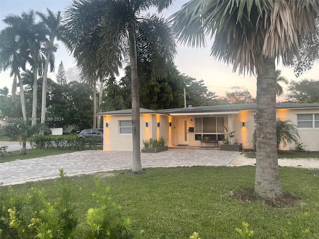 view of front facade with a yard