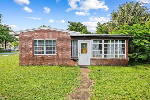 901 NE 16th Pl, Fort Lauderdale, FL 33305 - view of front of house featuring a front yard