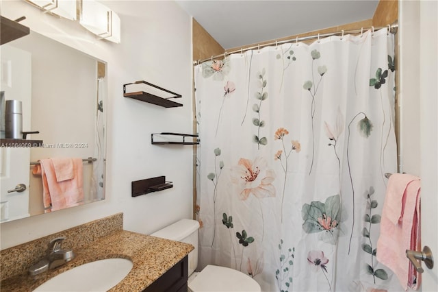 bathroom featuring a shower with shower curtain, vanity, and toilet