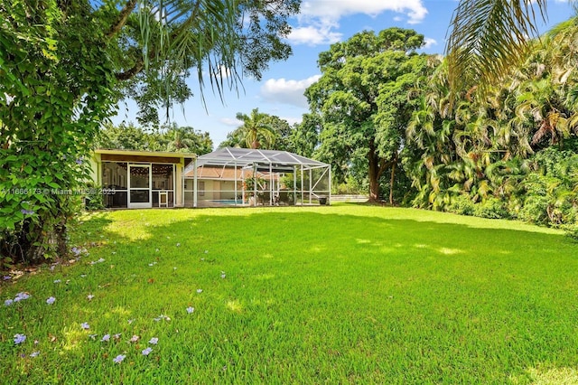 view of yard featuring a lanai