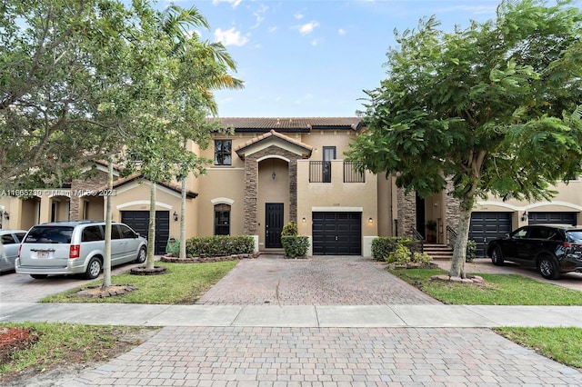 view of front facade featuring a garage