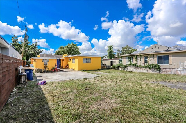 view of yard with a patio area