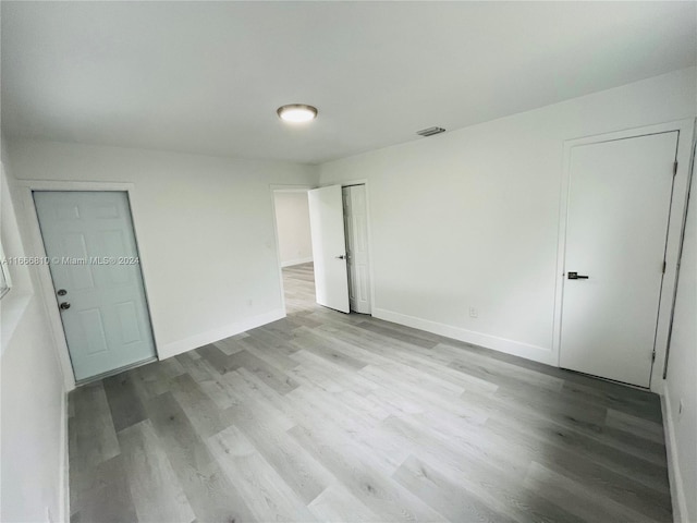 unfurnished room featuring light wood-type flooring