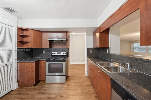 kitchen featuring light hardwood / wood-style floors, sink, stainless steel appliances, and tasteful backsplash