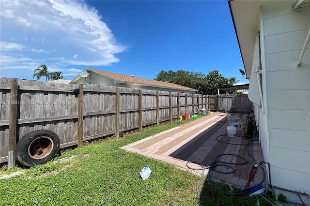 view of yard featuring a patio