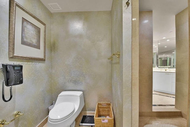 bathroom with recessed lighting, toilet, and vanity