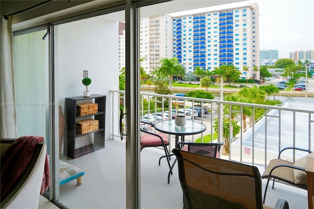 500 Bayview Dr Unit 325, Sunny Isles Beach, FL 33160 - balcony featuring a city view