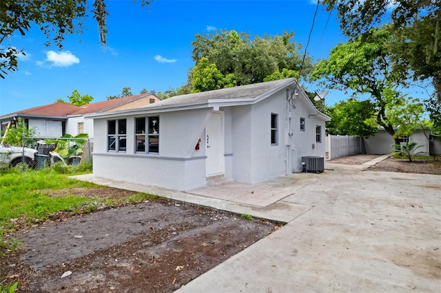 view of front of home featuring a patio area