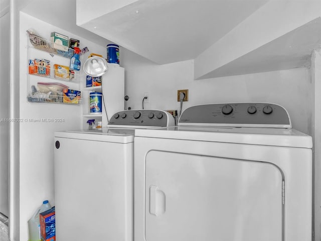 laundry room featuring washing machine and clothes dryer