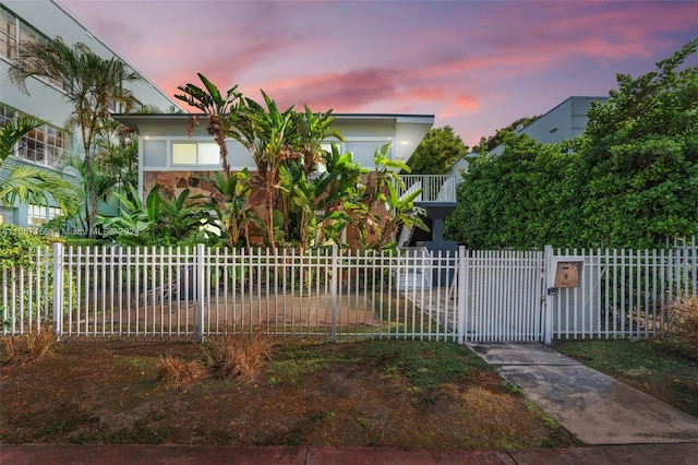 view of front of property