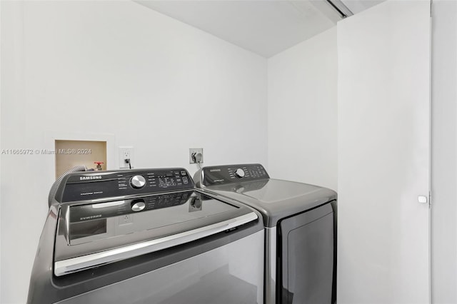 laundry room featuring washer and clothes dryer