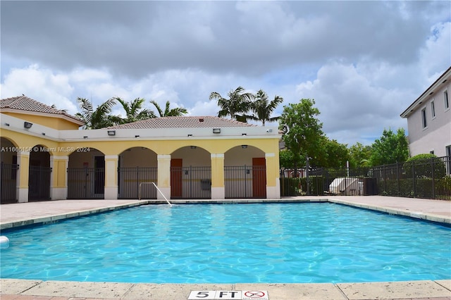 view of swimming pool