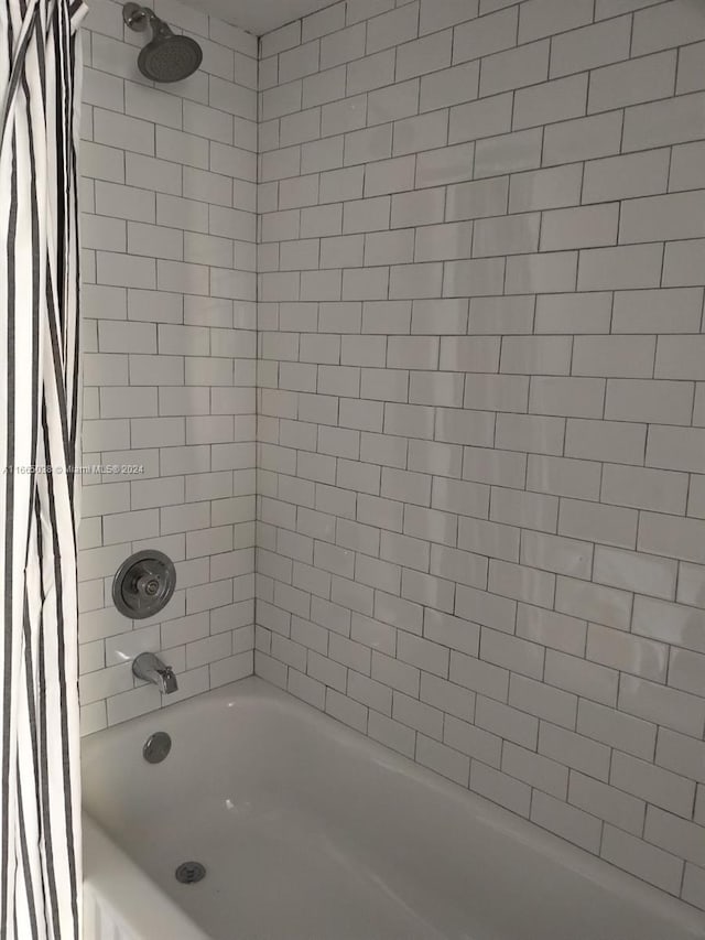 bathroom featuring shower / bath combo