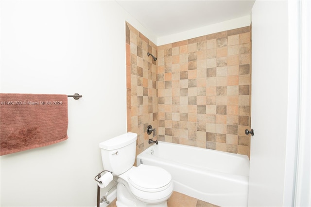 bathroom with toilet and washtub / shower combination