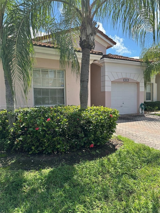 view of front of home featuring a garage