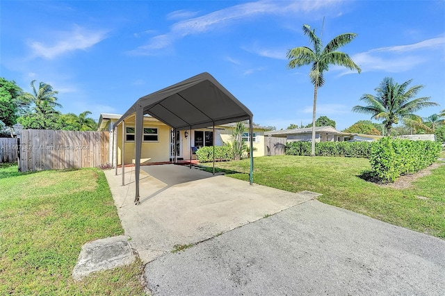 view of front of house featuring a front lawn