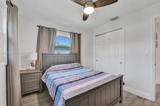 bedroom with ceiling fan, a closet, and light wood-type flooring