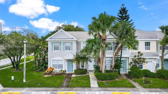 view of front of home featuring a front lawn