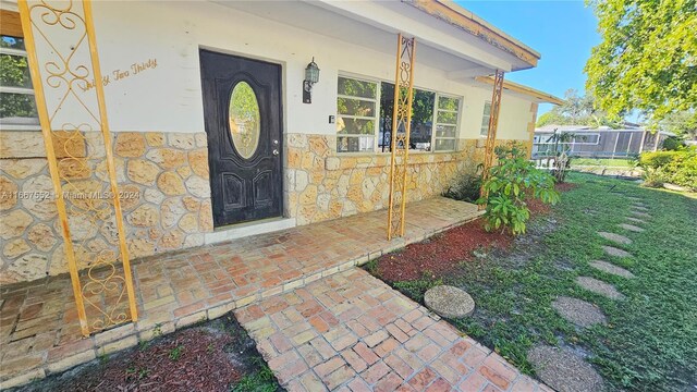 3230 N 23rd Ave, Hollywood, FL 33020 - entrance to property with stucco siding and stone siding