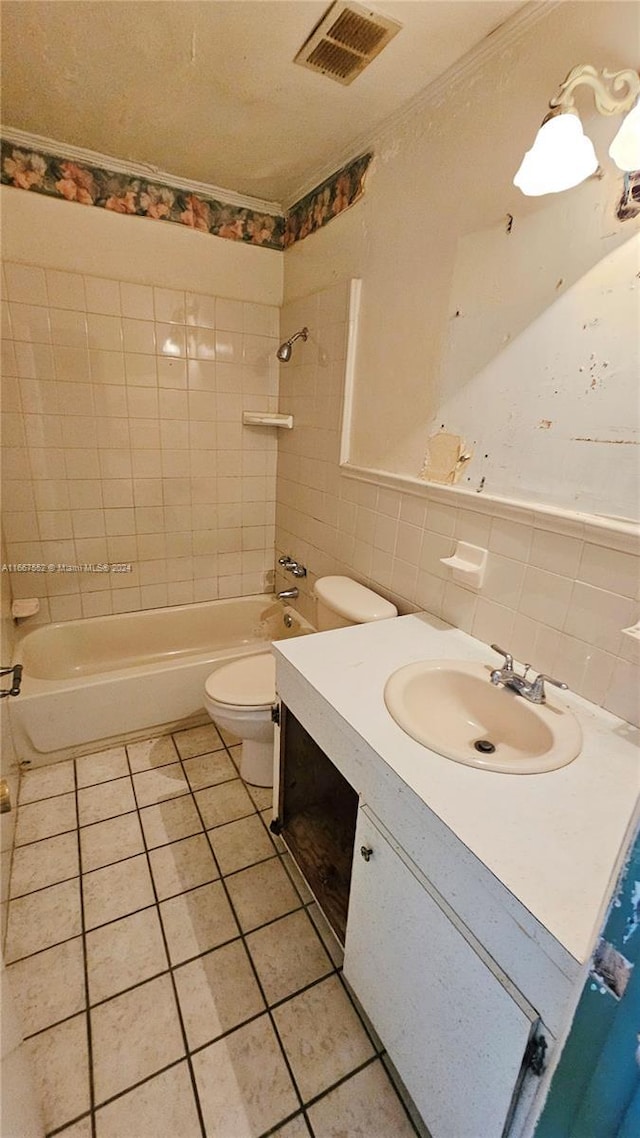3230 N 23rd Ave, Hollywood, FL 33020 - full bath with vanity, visible vents, toilet, tile walls, and shower / bathing tub combination