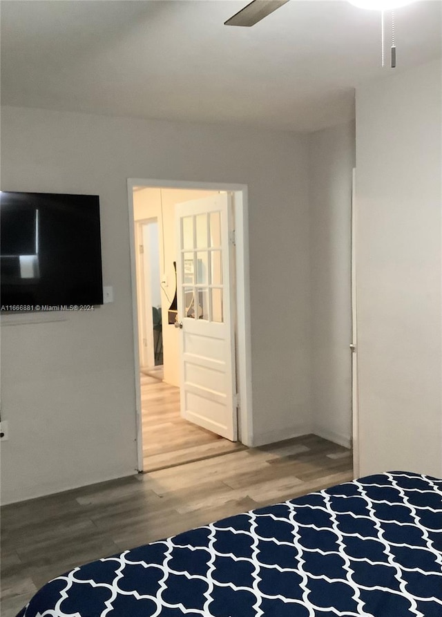 unfurnished bedroom with wood-type flooring and ceiling fan