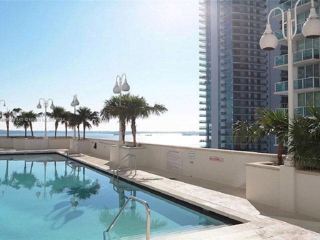 view of pool featuring a water view