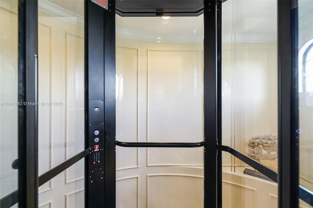 room details featuring crown molding