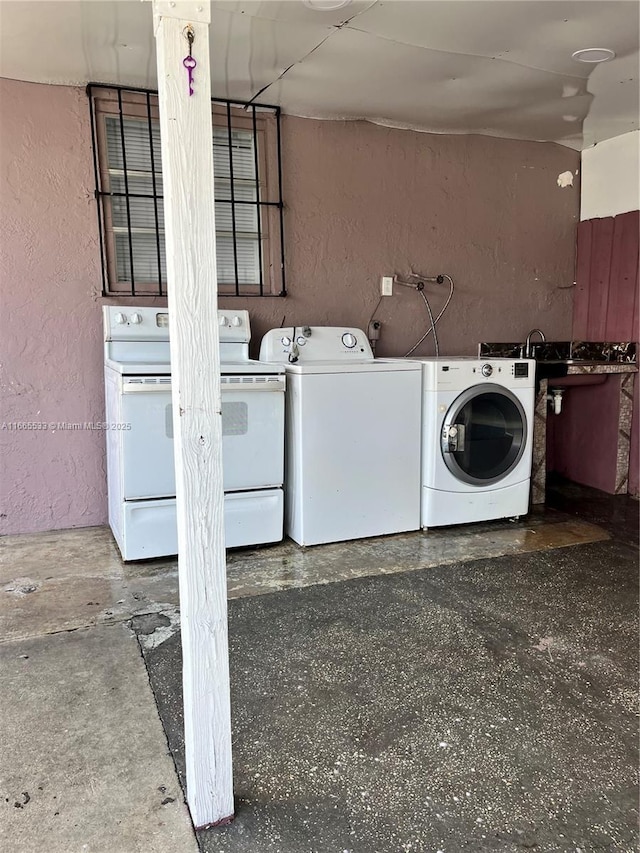 washroom with washer and clothes dryer