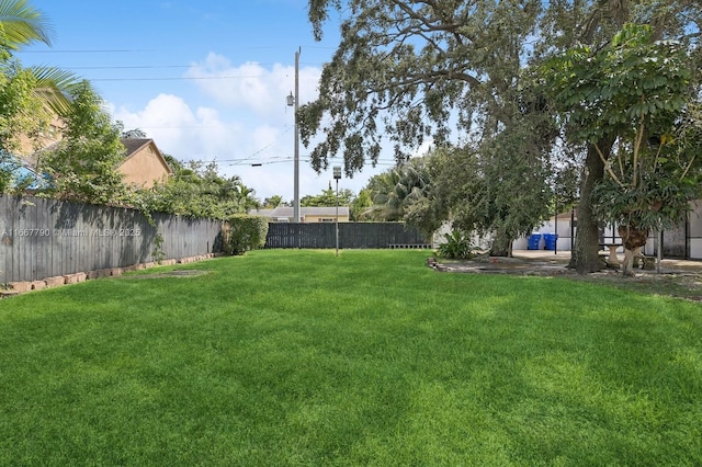 view of yard featuring a fenced backyard