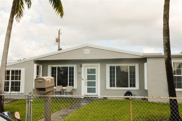 view of front of house featuring a front yard