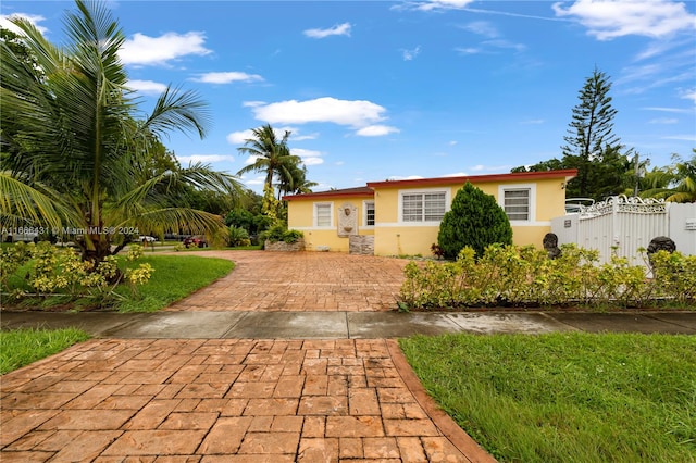 view of front of property with a front lawn