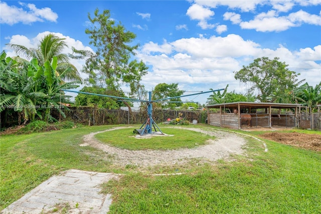 view of yard with an outdoor structure