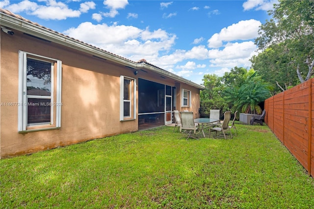 view of yard featuring a patio area