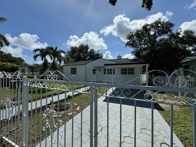 view of front of property