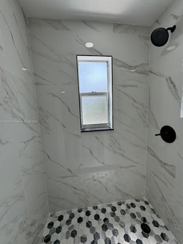 bathroom featuring a tile shower