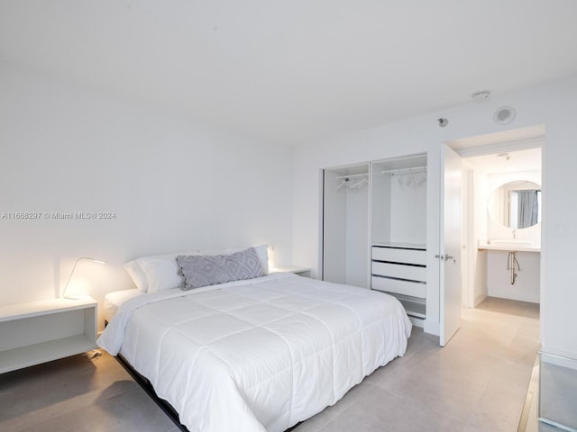 bedroom featuring a closet