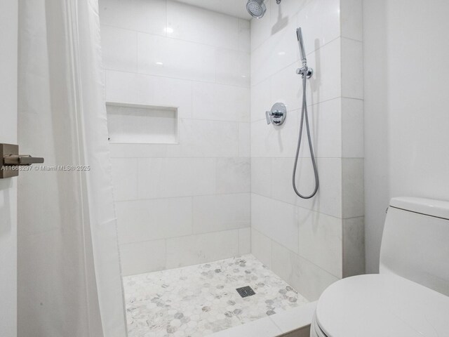 20505 E Country Club Dr Unit 531, Aventura, FL 33180 - full bathroom featuring a tile shower and toilet