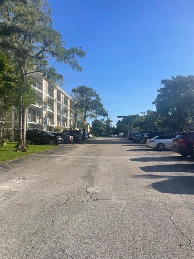 Listing photo 3 for 2900 NW 48th Ter Unit 118, Lauderdale Lakes FL 33313