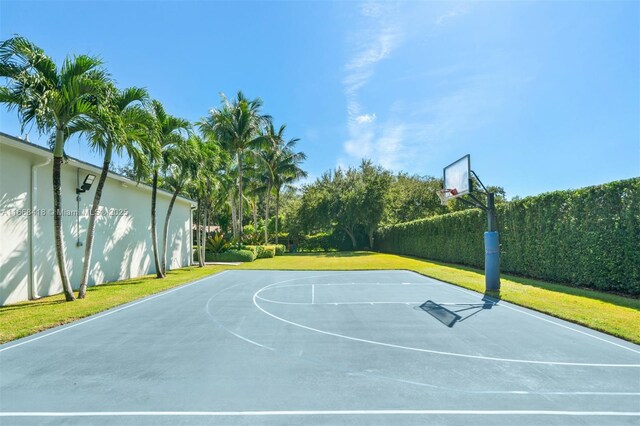 7860 SW 129th Ter, Pinecrest, FL 33156 - view of basketball court with community basketball court and a lawn