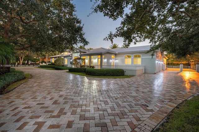 7860 SW 129th Ter, Pinecrest, FL 33156 - view of front of property with curved driveway and fence