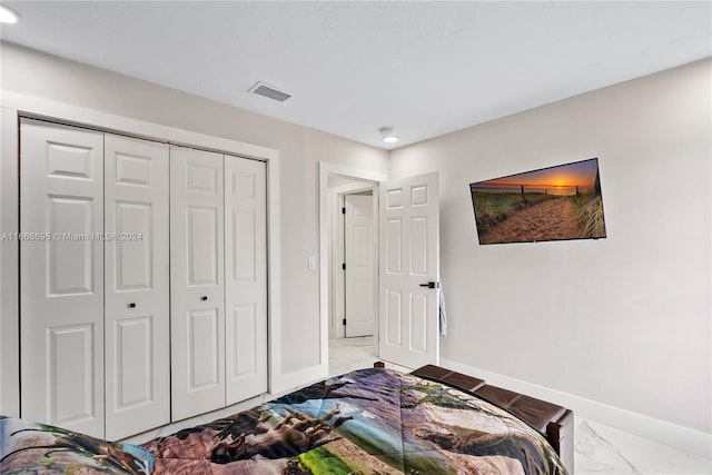 bedroom featuring a closet