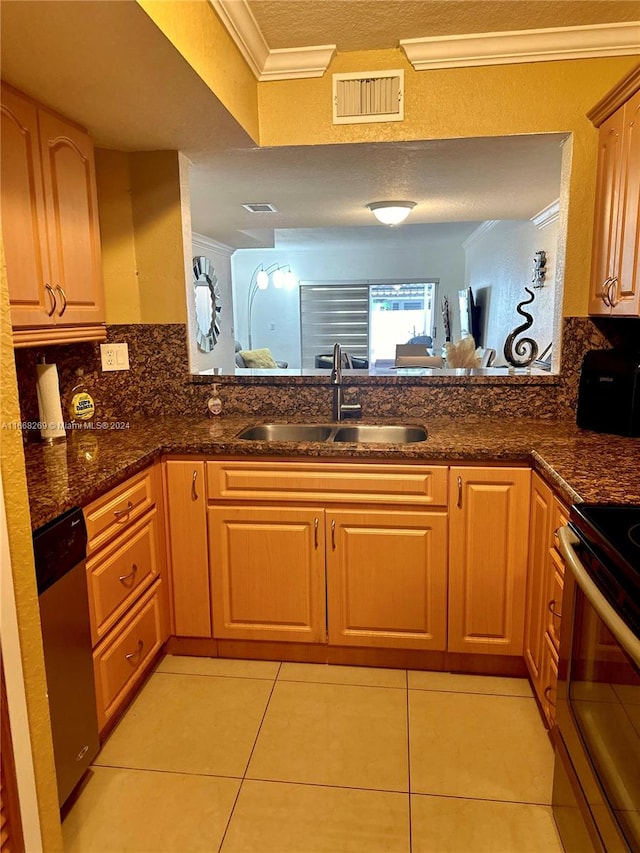 kitchen with light tile patterned flooring, stainless steel appliances, a textured ceiling, crown molding, and sink