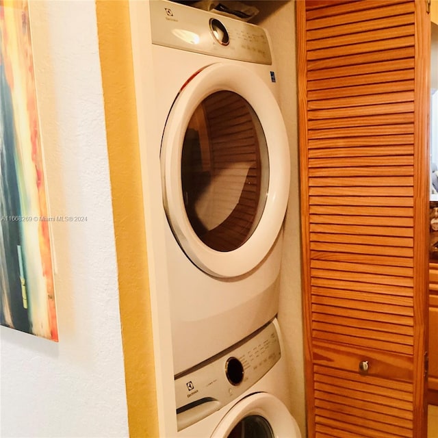 laundry room with stacked washing maching and dryer