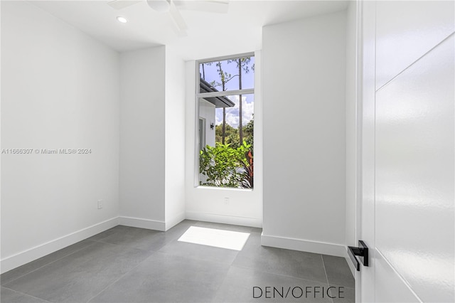 empty room with ceiling fan