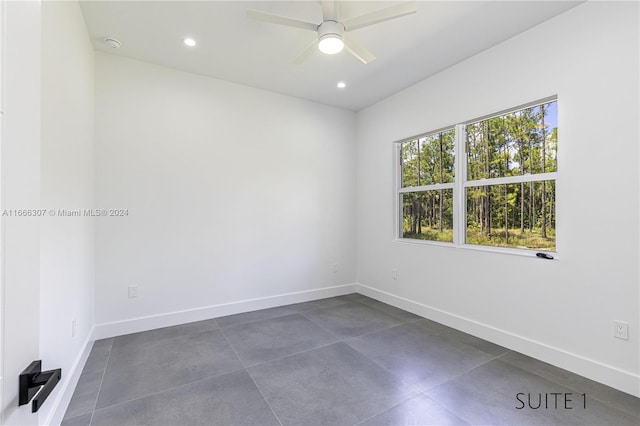 empty room with ceiling fan