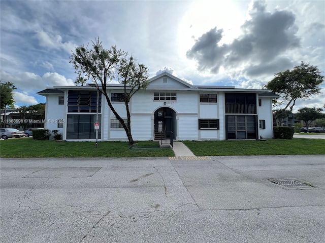 view of front of house with a front lawn