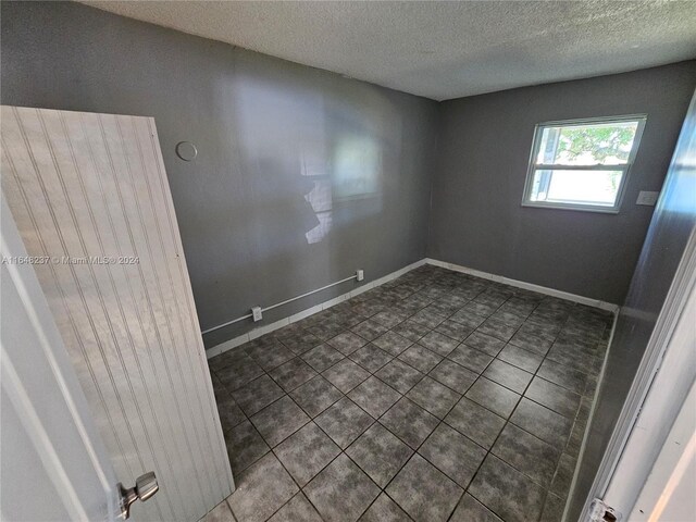 empty room featuring a textured ceiling