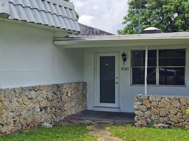 view of entrance to property